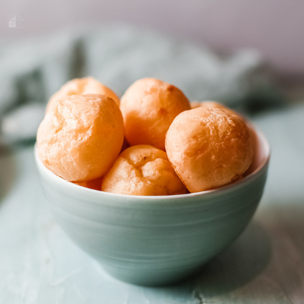 A bowl of freshly baked Pan de Yuca, traditional Colombian cheese bread made with yuca flour, showcasing its soft, golden-brown texture – perfect for gluten-free bread recipes and Latin American cuisine enthusiasts.