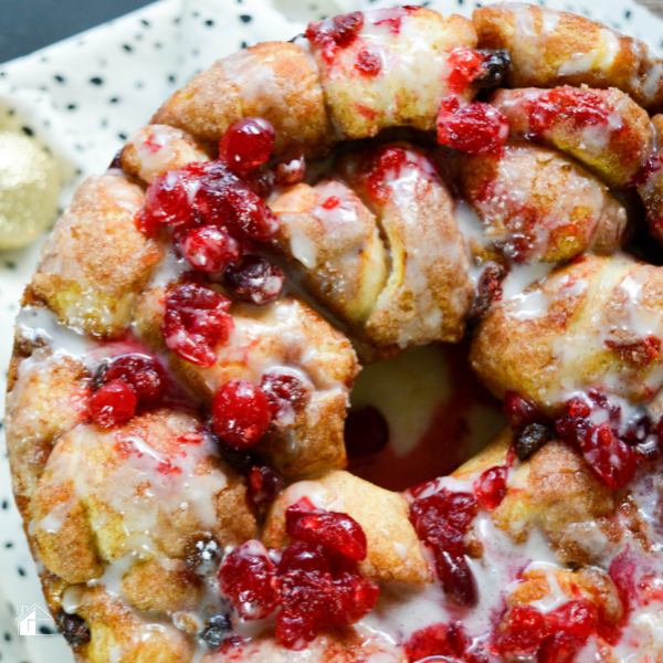 Top view of cranberry raisin monkey bread, beautifully glazed and topped with fresh cranberries, perfect for holiday baking and festive breakfasts.