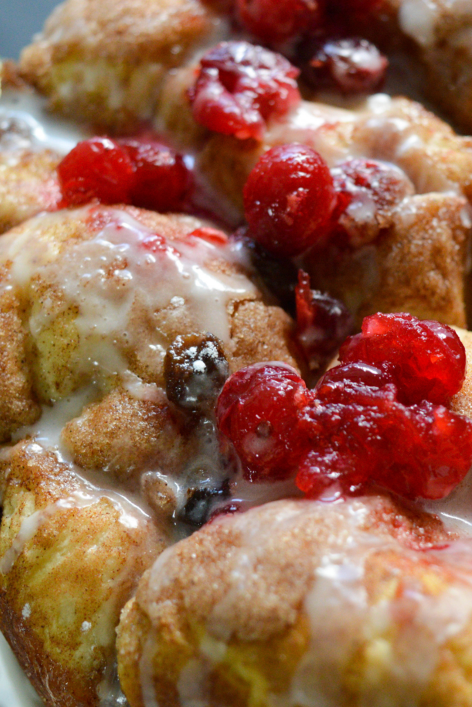 Close-up of cranberry raisin monkey bread, showcasing the cinnamon-sugar crust, sweet glaze, and juicy cranberries—ideal for holiday baking and christmas breakfast.